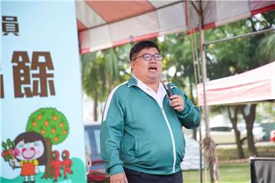 立委蔡易餘代表民進黨參選嘉義縣長。(圖：蔡易餘臉書)