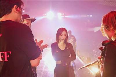 日本歌手濱崎步17日公布數段影片，向中國粉絲形容「這是她生涯數一數二最棒的演唱會」。(FB@ayu.official)