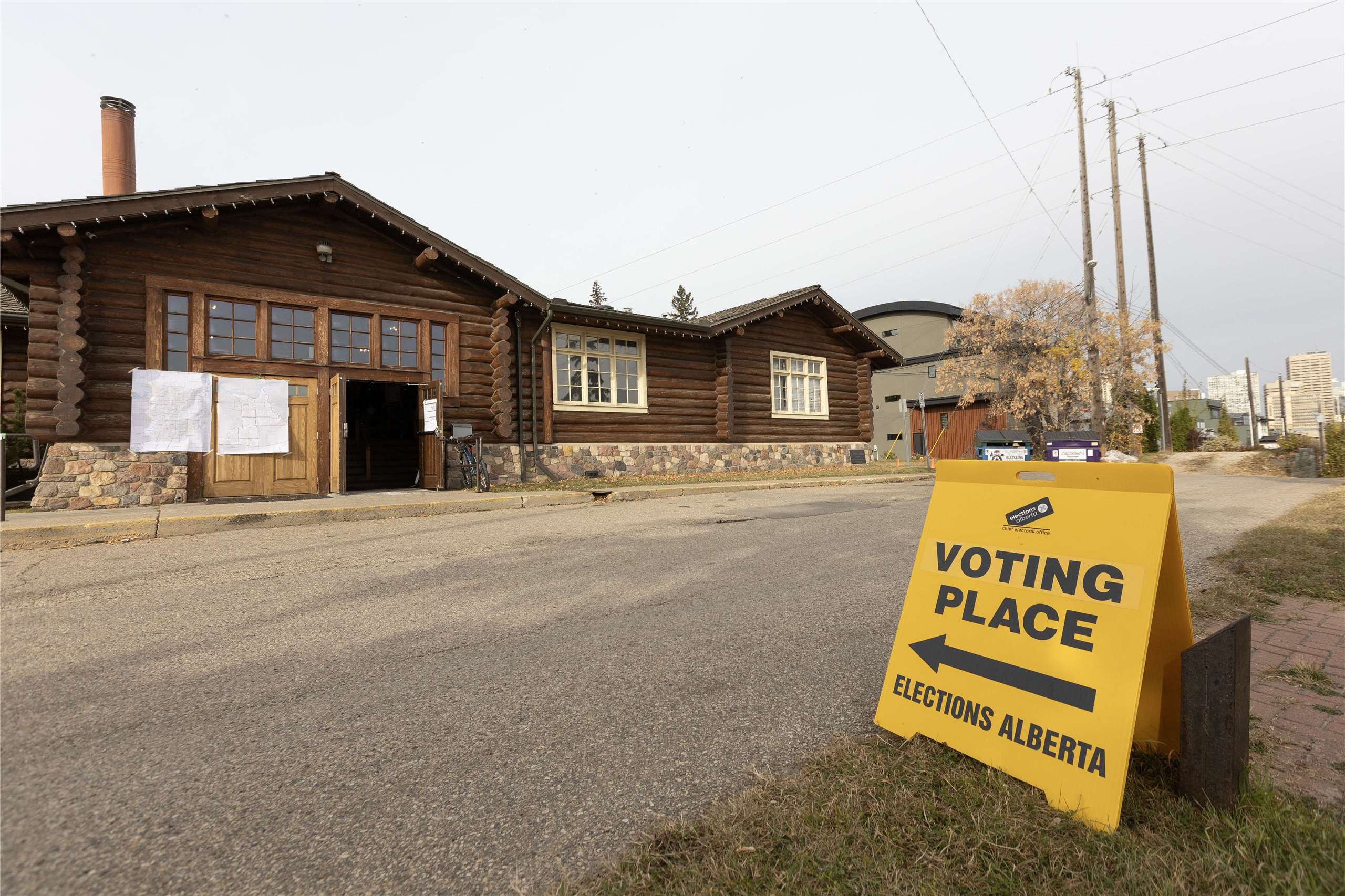 加拿大擁有豐富石油資源的亞伯達省(Alberta)19日舉行投票，決定是否啟動推動獨立的相關程序。