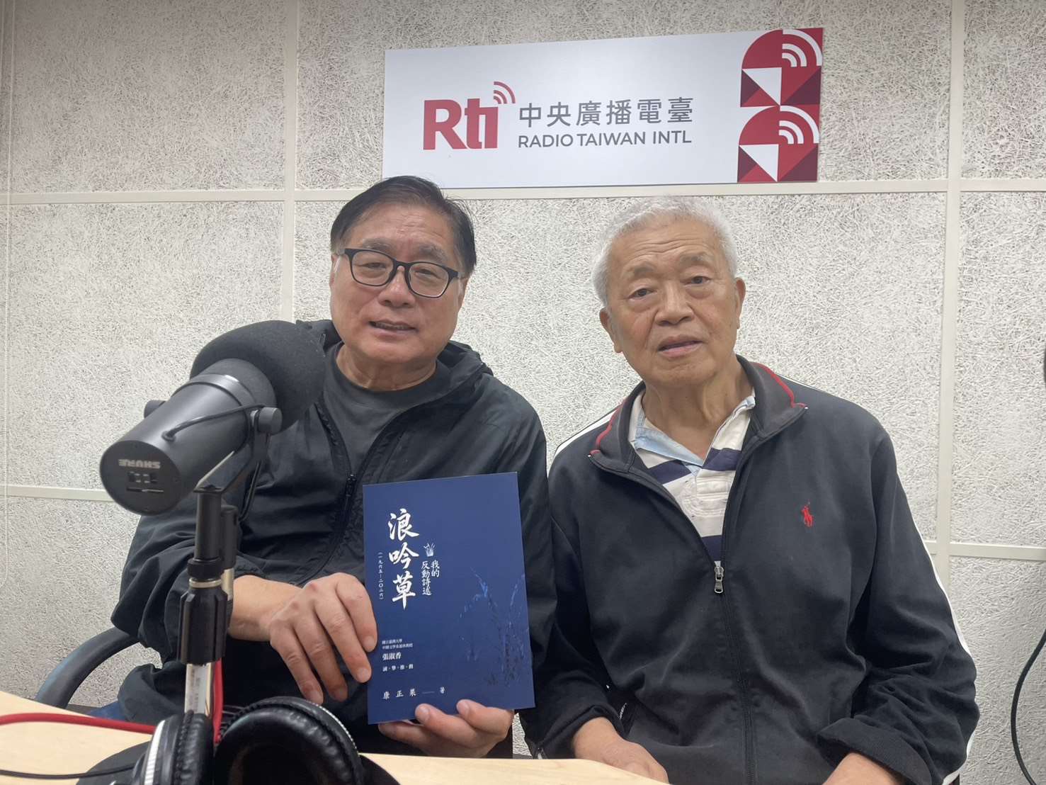 康正果(右)(旅美文史學者)