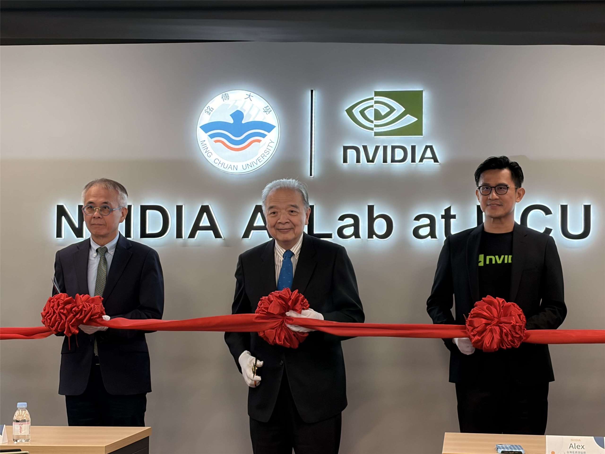 銘傳大學1日啟用「NVIDIA AI Lab」，攜手輝達與戴爾電腦打造高階AI教學實作場域。(蔡芃敏 攝)