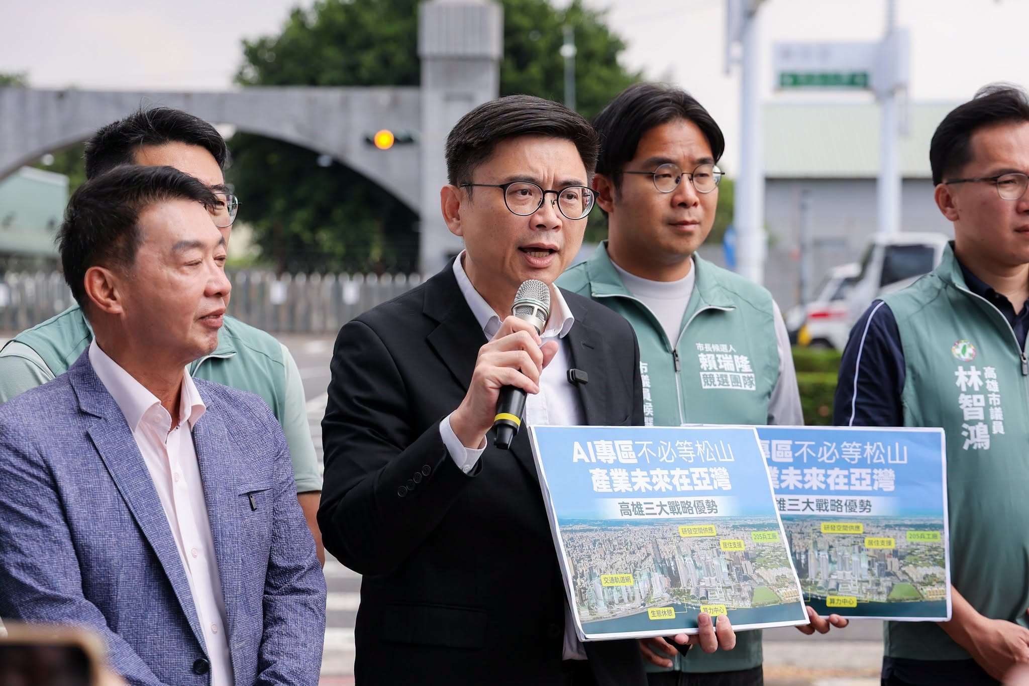 民進黨高雄市長參選人賴瑞隆今天(12日)提出高雄發展AI產業的3大優勢，強調可在亞洲新灣區推動台灣AI產業聚落。(圖:賴瑞隆粉專)