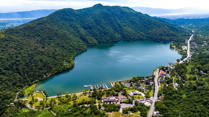 國旅補助9月上路後，統計補助前5名縣市為花蓮、台東、宜蘭、屏東及台南，顯示東半部旅遊升溫。
圖為花蓮鯉魚潭風景區資料照。(花東縱谷國家風景管理處提供）