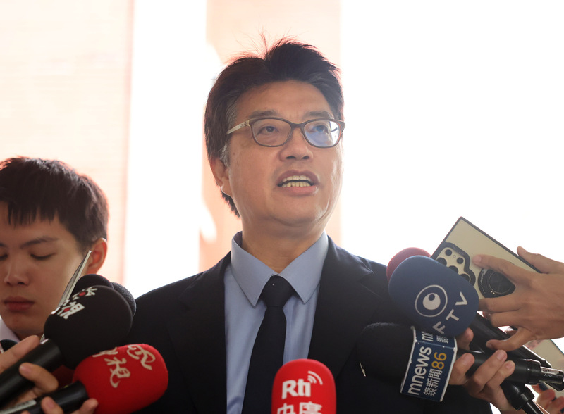 蔡康永現身沈伯洋造勢活動，遭中國網友揚言抵制，陸委會主委邱垂正籲中國不要介選。
