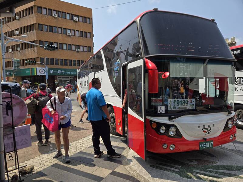 公路局指出，11日預計迎接北返車潮，西部客運還有約4成空位，東部則有近7成，民眾可多利用。