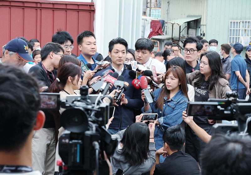 PD
沈伯洋拋首場辯論談毒品政策　蔣萬安回應
台北市長蔣萬安與民進黨台北市長參選人沈伯洋達成
共識，將舉行辯論。針對沈伯洋拋出「首場辯論討論
毒品政策」，蔣萬安6日接受媒體聯訪表示，在正式
辯論場合，任何市政議題都可以討論，包括毒品議題
與立場。
中央社記者郭日曉攝　115年10月6日