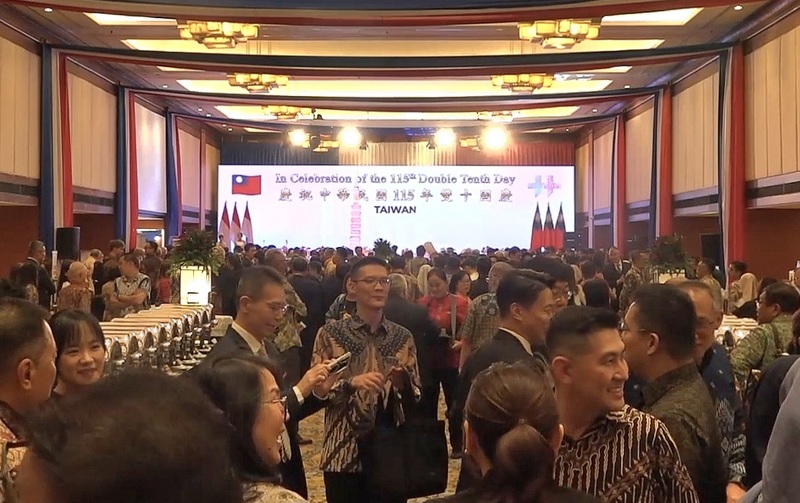 駐印尼代表處7日晚間在雅加達舉行國慶酒會，現場安排文化表演及醫療、智慧農業等展示，呈現台灣多元發展，約有千名來賓出席。