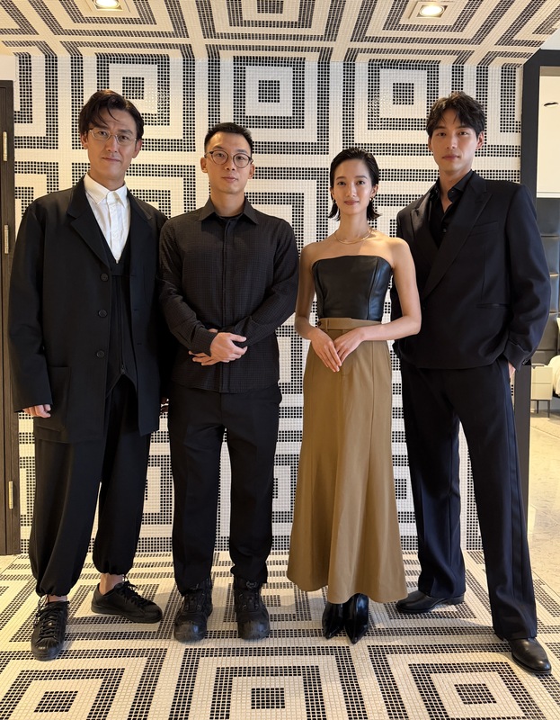 釜山國際影展登場，台灣電影「花臉貓：修羅道」入圍午夜狂熱單元，將在9日午夜播出。「花臉貓」劇組由左至右分別為演員塚原大助、導演王逸帆、及主演韓寧、福士蒼汰。