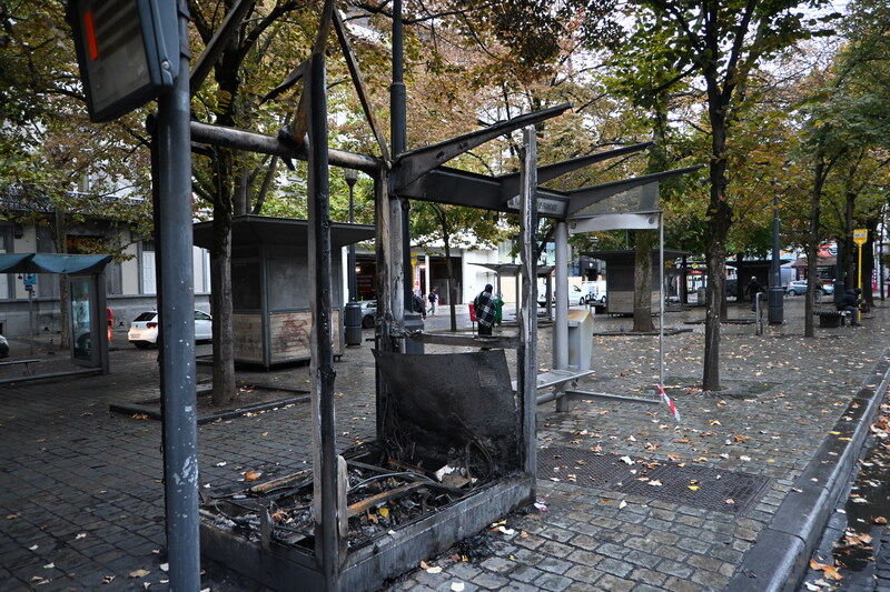 比利時列日 (Liege)學生示威活動雖已降溫，但街道上可見公共設施遭焚燒與破壞的痕跡。資料照片。