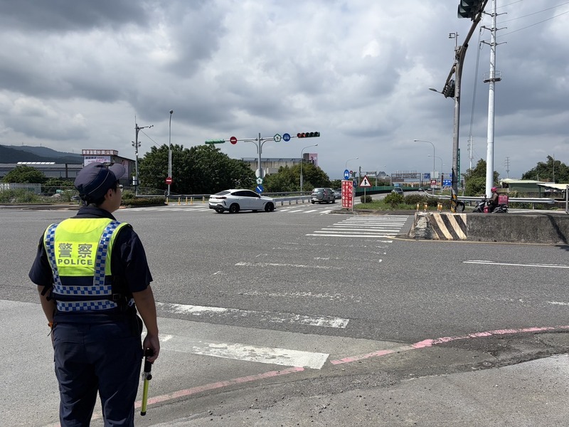 宜蘭縣警方11日提前在交流道周邊加強警力疏導，全力維持道路交通順暢。(宜蘭縣政府警察局提供)