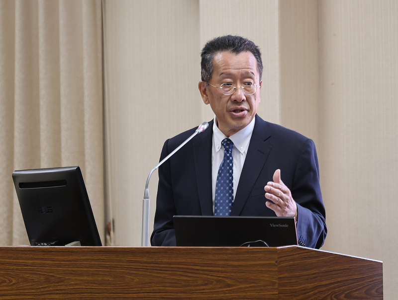立法院外交及國防委員會12日邀請國防部長顧立雄列席，就「國軍飛行人員離退及補充現況與留任機制作為」進行專案報告，並備質詢。