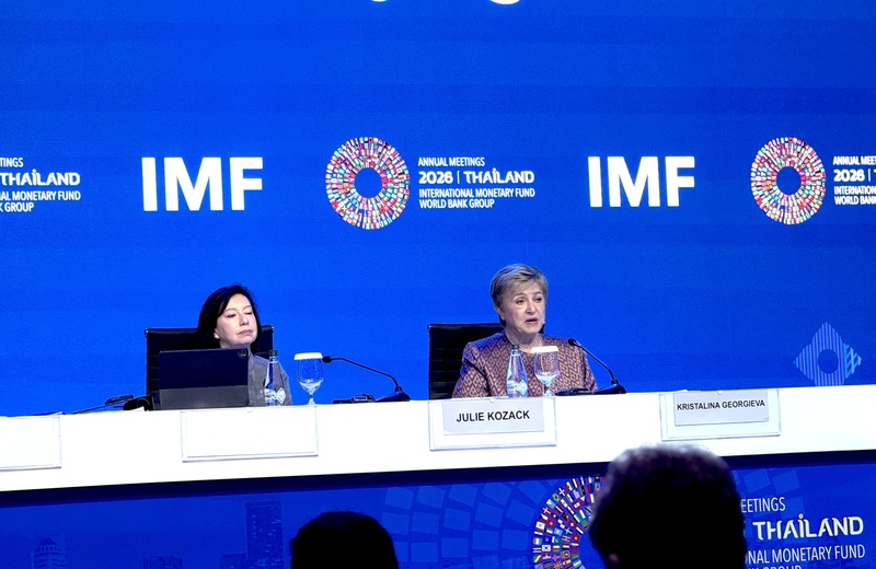 IMF總裁喬治艾娃（右）14日在曼谷舉行的記者會上表示，AI發展確實存在各種好處，但也必須正視其中的風險，提醒各國也須留意相關發展對金融環境及經濟穩定的影響。