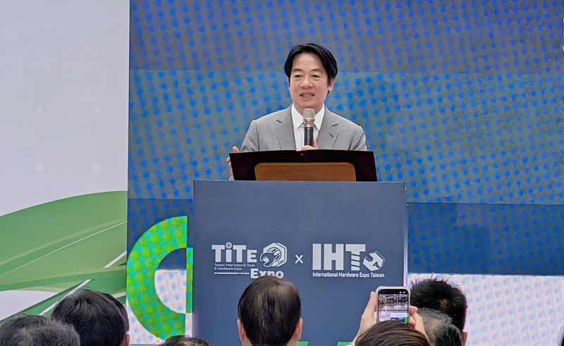 總統賴清德20日到台中國際會展中心出席五金工業展時表示，台灣製造的國際品牌代代相傳、持續發揚光大，台中扮演著舉足輕重的角色。