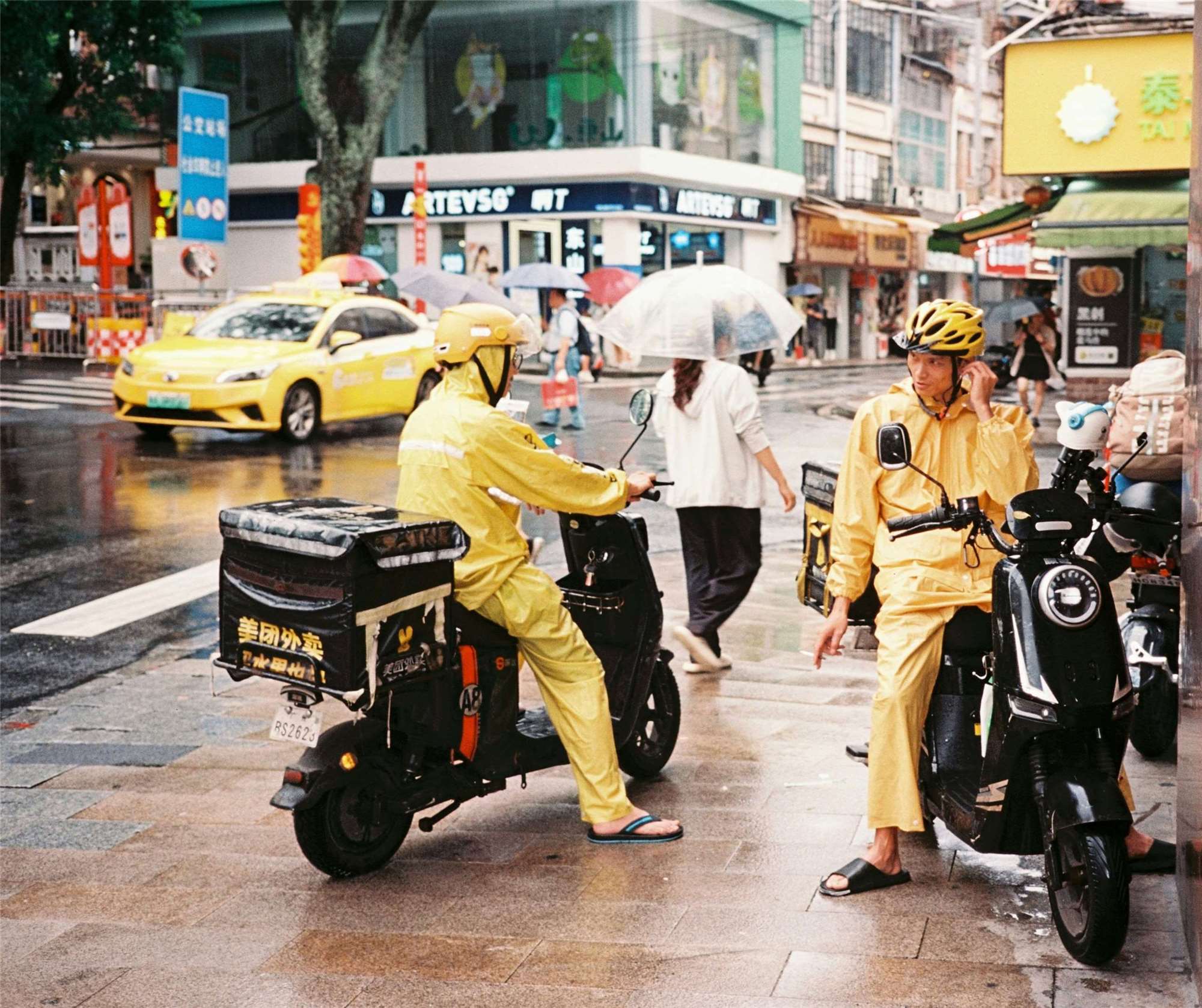 中國自媒體人馮睿近日傳出失聯。馮睿過去曾經針對外送員、白領工作者、農民工等群體權益發聲。圖為中國外送員。示意圖。 (圖：Unsplash)