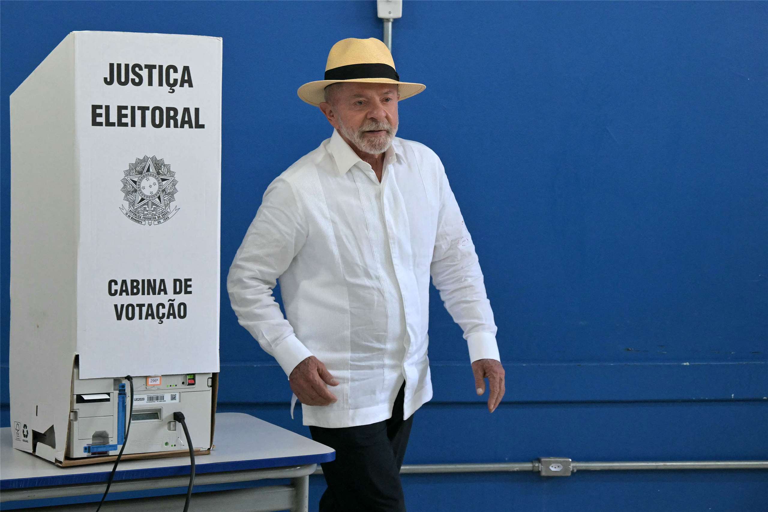 巴西總統大選，尋求連任的總統魯拉(Luiz Inacio Lula da Silva)完成投票。