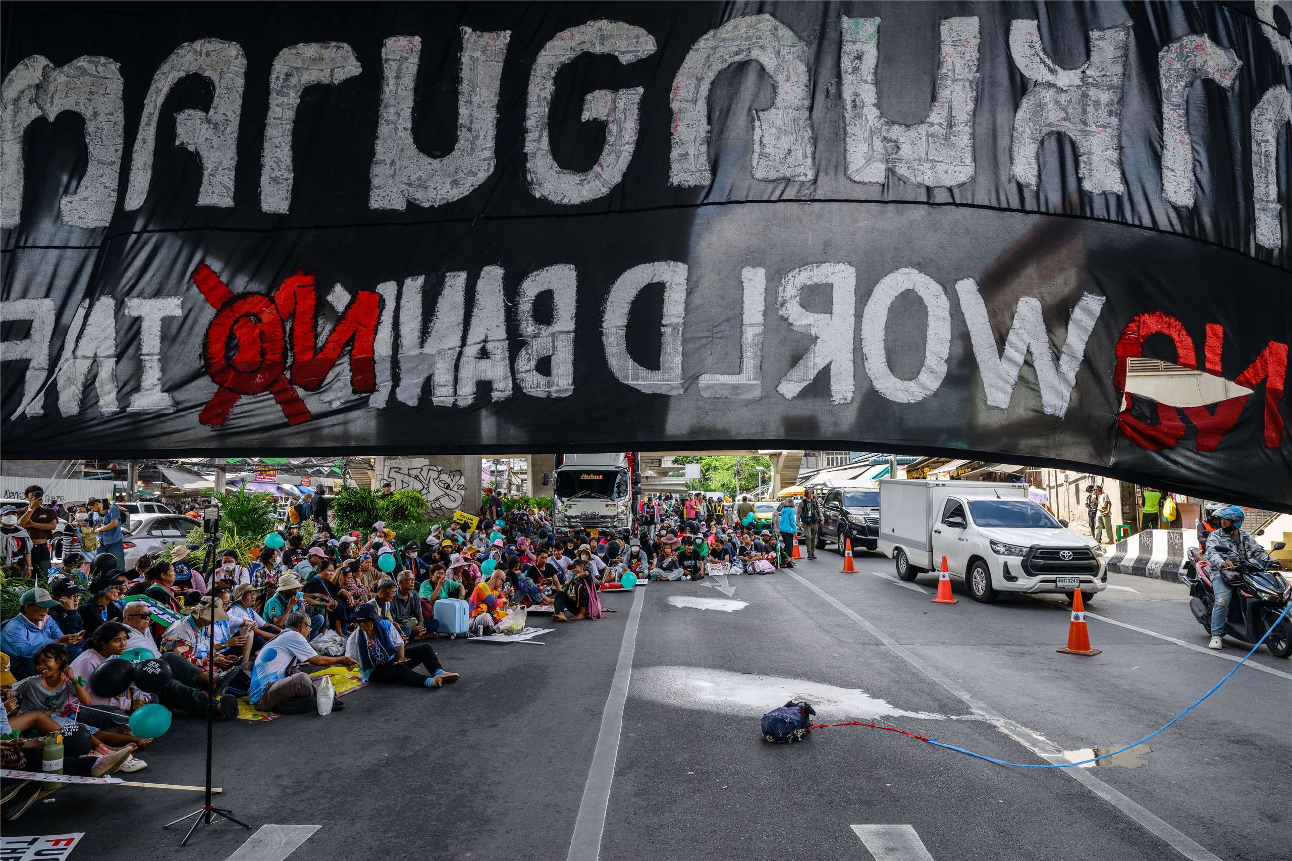泰國民間團體15日在曼谷集會，示威反對國際貨幣基金(IMF)。