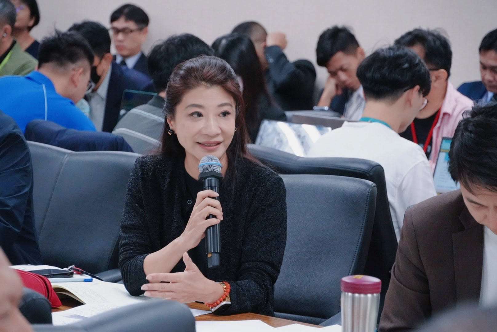 民進黨立委林楚茵11日表示，台灣的前途當然由台灣全體2,300萬人民來決定，跟中國毫無相關。(圖:林楚茵粉專)