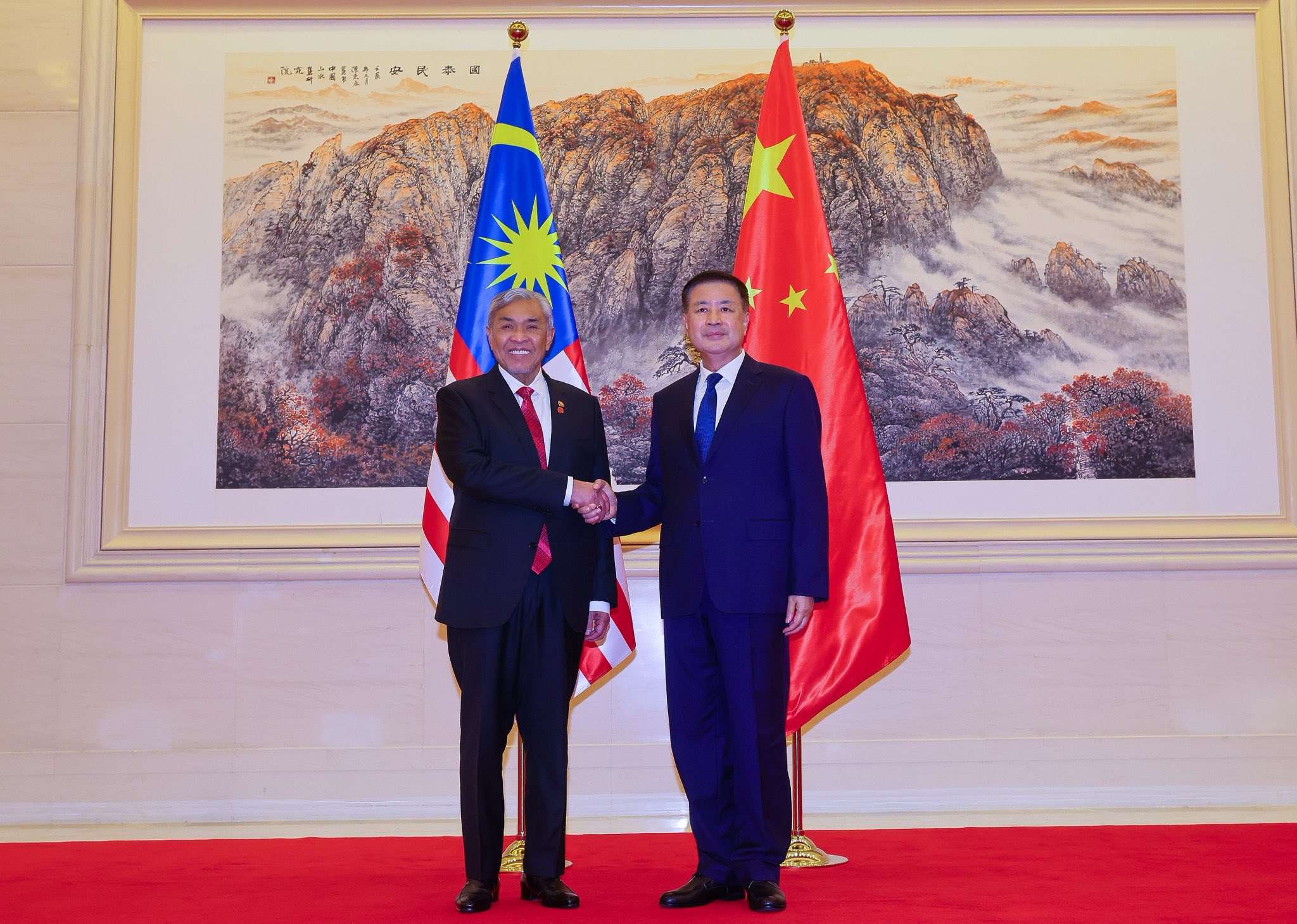 馬來西亞副首相阿末扎希日前訪問中國期間會晤了中國公安部長王小洪，並提議重啟兩國引渡條約談判，雙方達成共識，目標是近期正式啟動協商。(X@DrZahidHamidi)