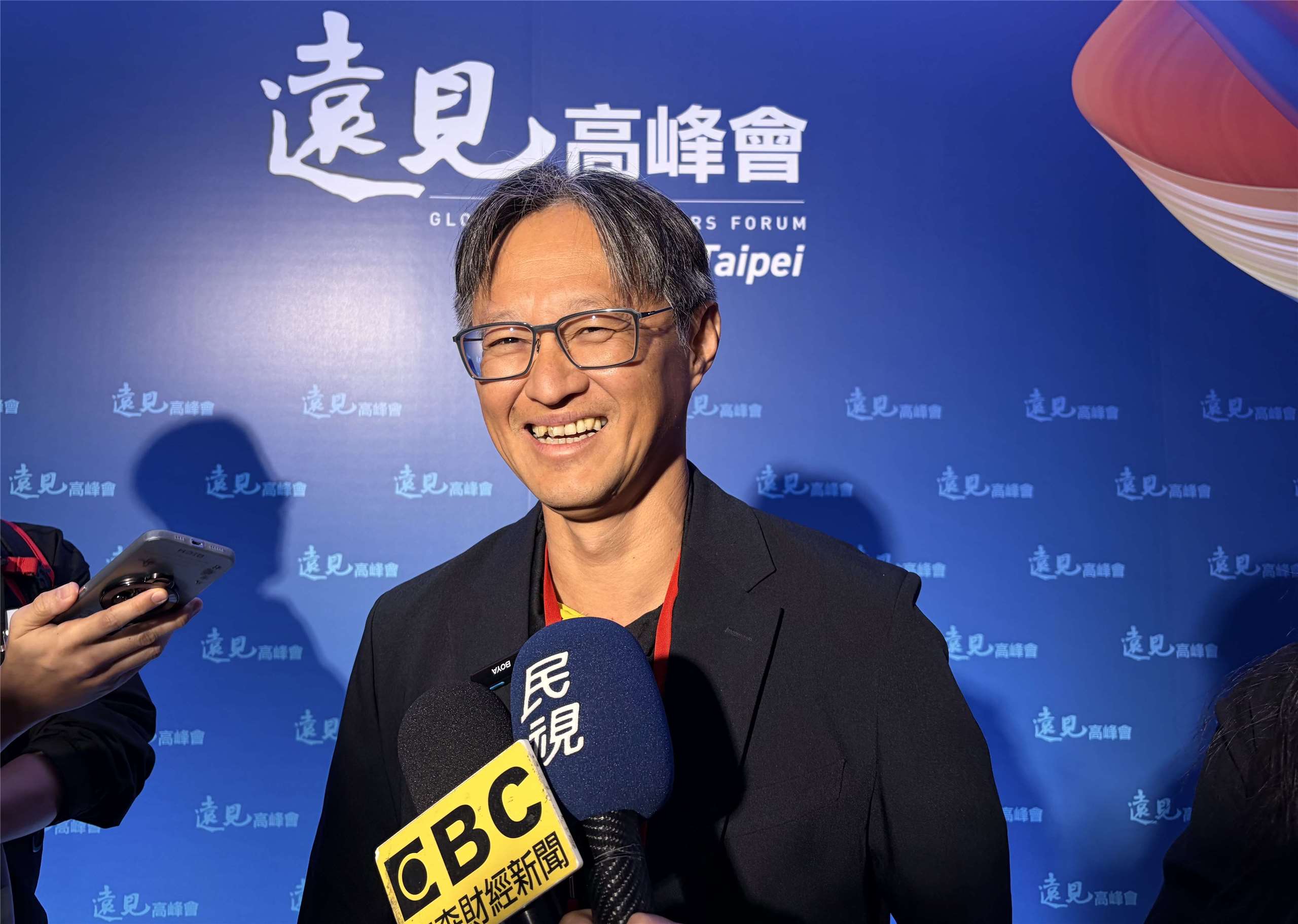 中國記憶體廠長鑫存儲日前發表4F²技術，引發全球記憶體族群震盪。群聯執行長潘健成15日表示，從技術概念發表到實際落地仍需時間，如同「懷孕要九個月」，認為短期內對產業的影響有限。(蔡芃敏 攝)