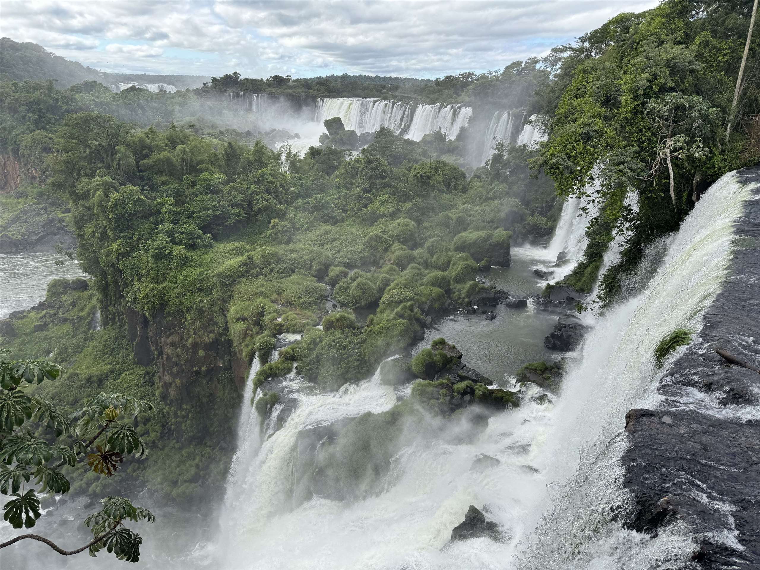 由於擔心河水氾濫，伊瓜蘇瀑布(Iguazu Falls)12日暫停對外開放。資料照片。