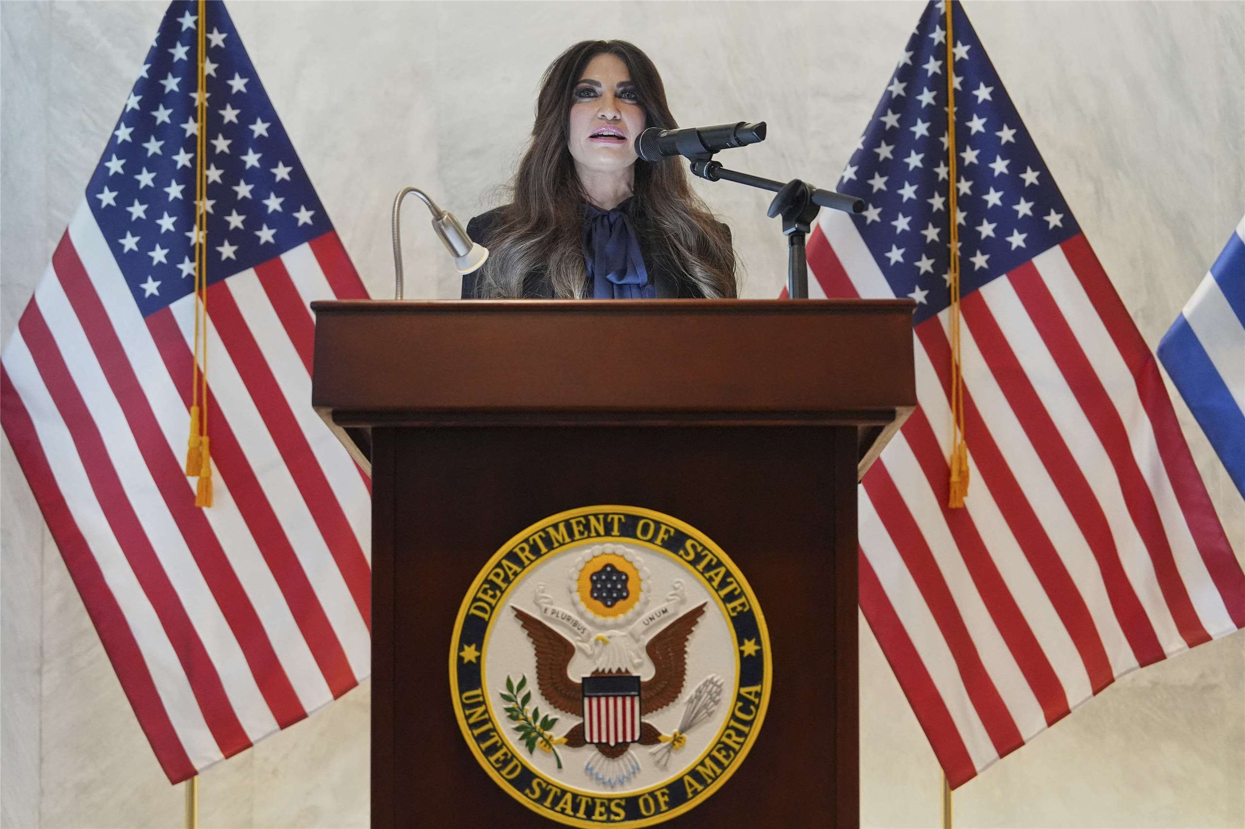 川普政府要求美國駐希臘大使季伏爾(Kimberly Guilfoyle)(圖)辭職。資料照片。