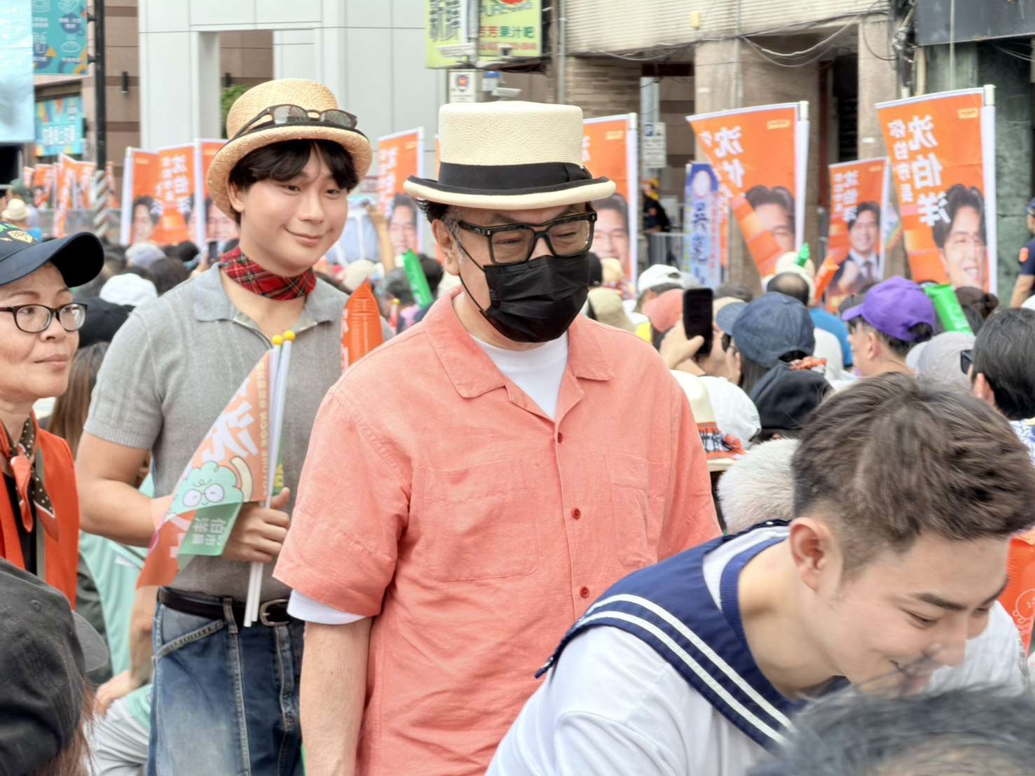 知名主持人蔡康永日前現身民進黨台北市長參選人沈伯洋競選總部成立活動。(鄭佑漢 攝)