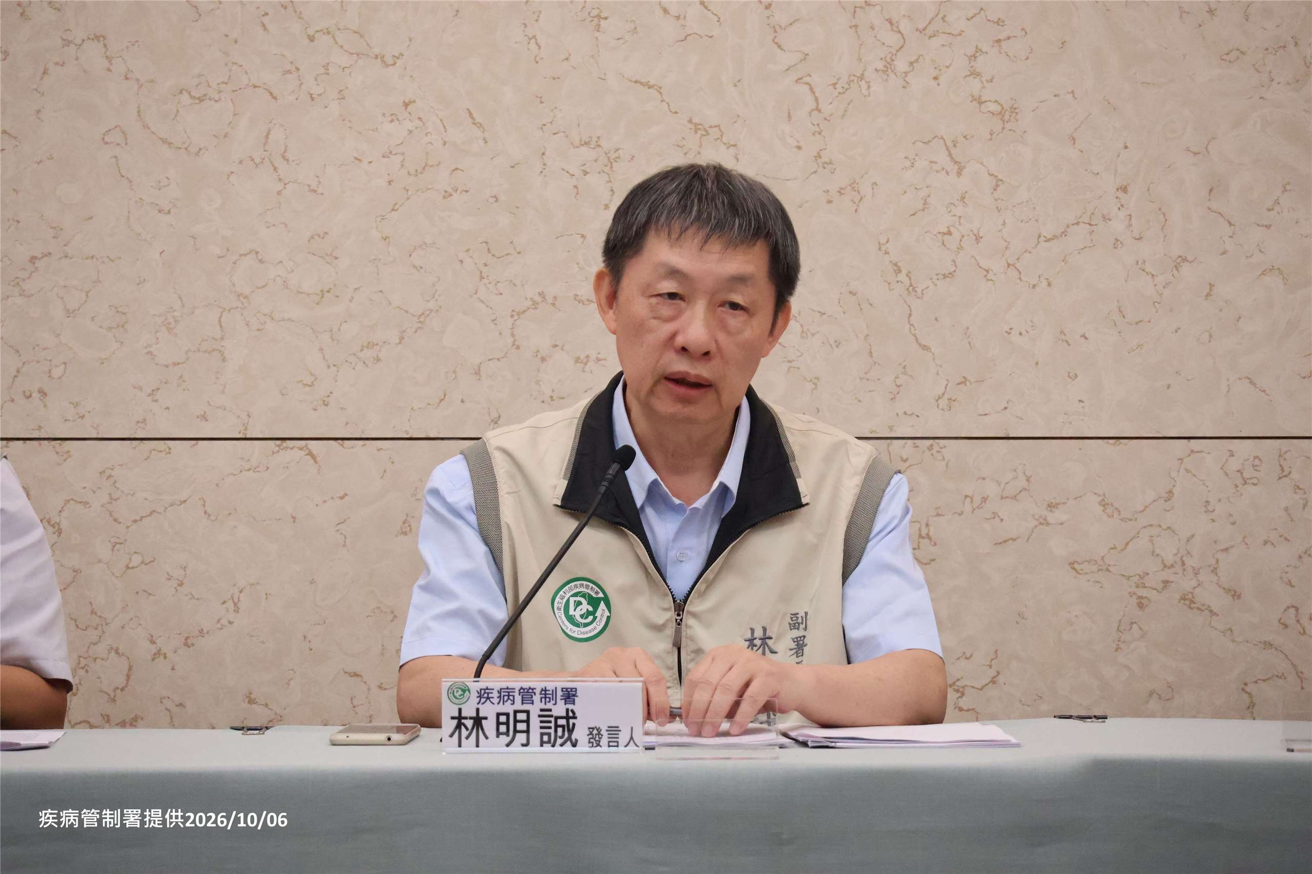 疾管署發言人林明誠6日表示，流感疫情仍處高點波動，10月中旬後趨緩。(疾管署提供)