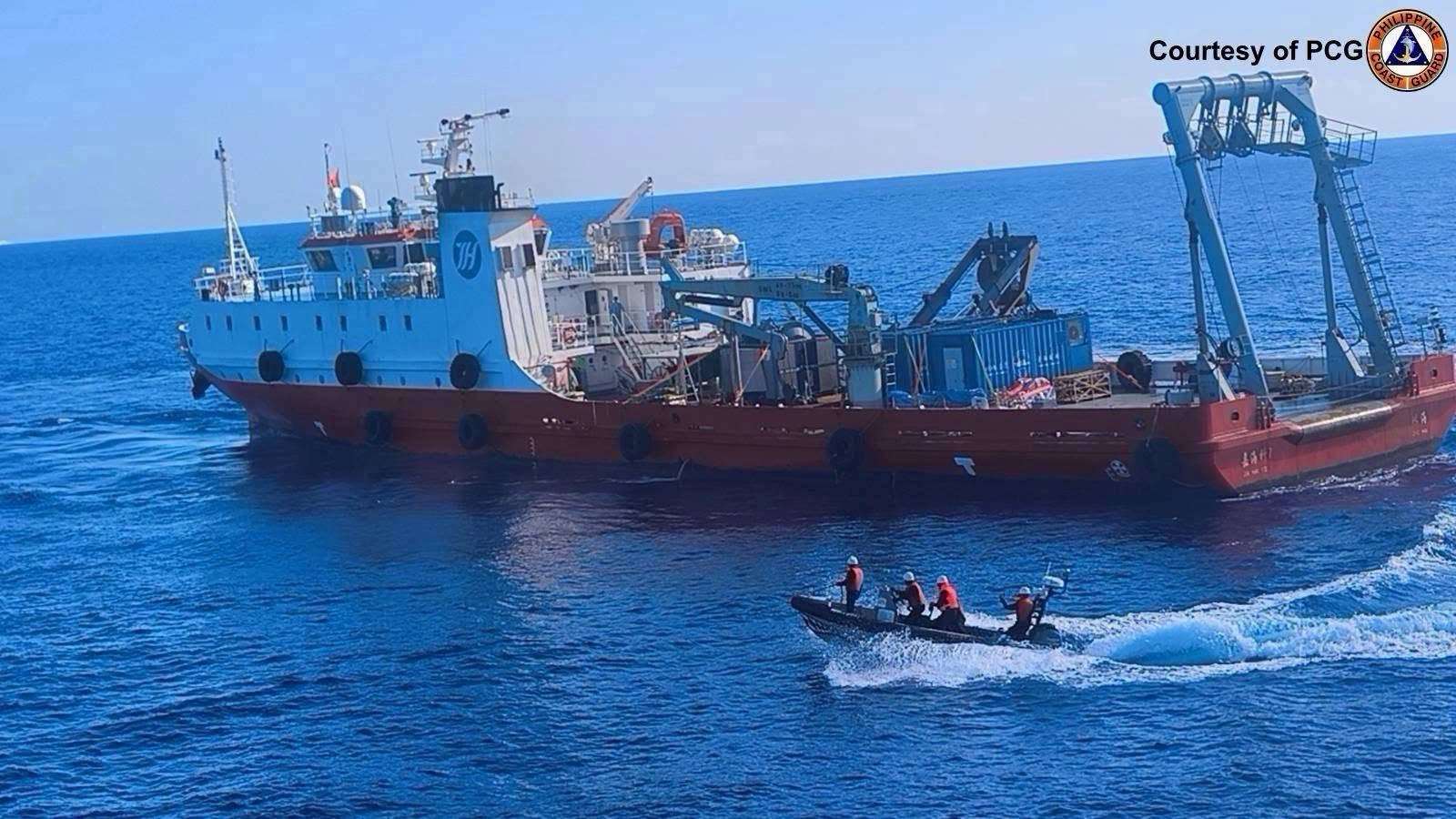 菲律賓海防隊指出，中國科研船「嘉海科7」自9月28日起在菲國北部、靠近台灣的巴丹群島(Batanes)外海活動，已派遣旗下最大巡邏艦進行驅離。(翻攝Jay Tarriela臉書)