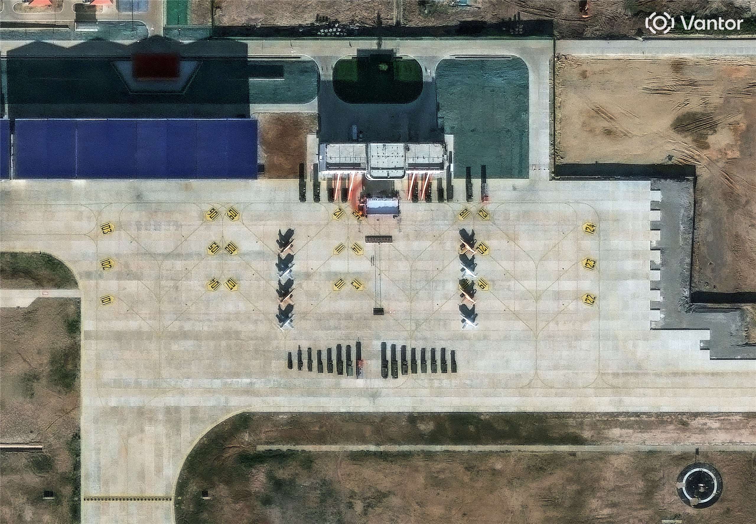 衛星圖像顯示，中國與寮國日前啟用的賓昆機場聯合保障和訓練中心，出現輕型攻擊機和軍用車輛。