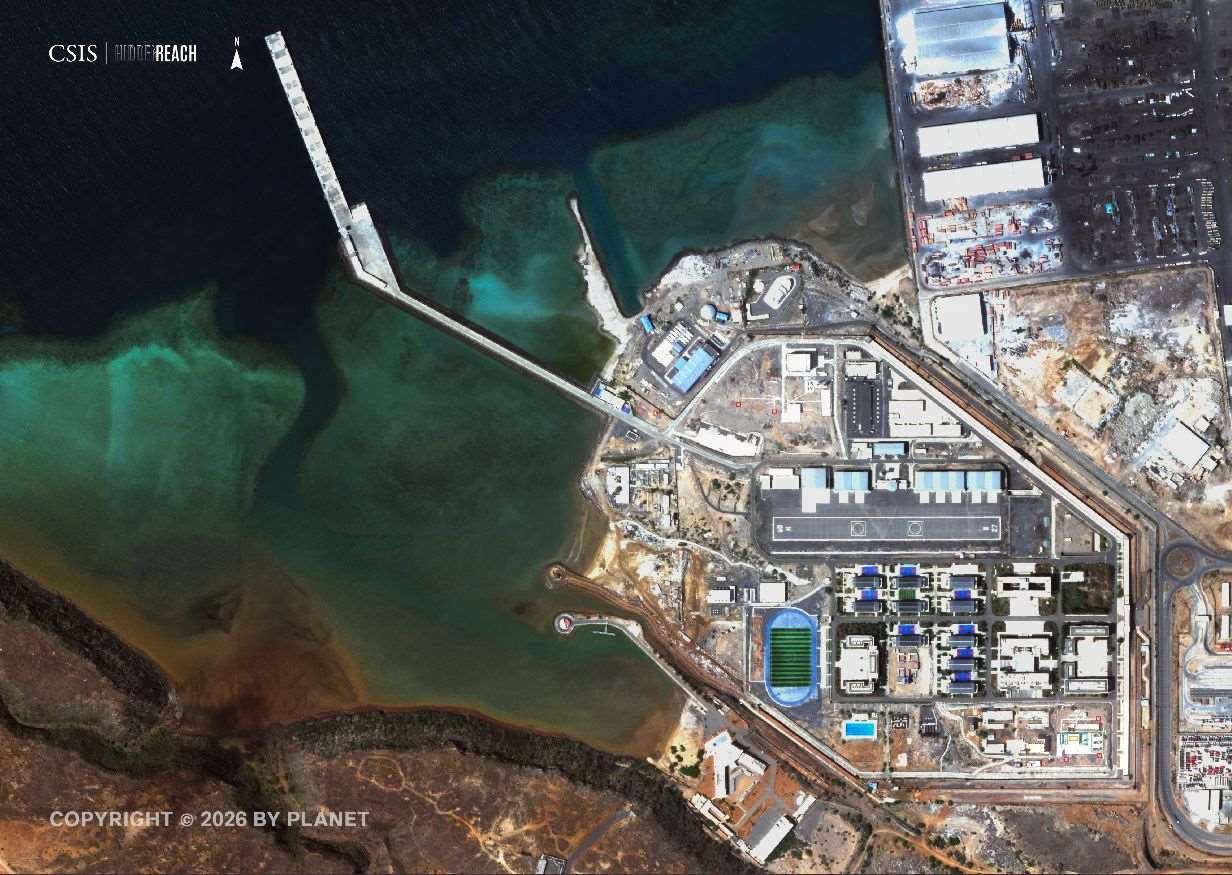 華府智庫「戰略暨國際研究中心」(CSIS)表示，商業衛星影像顯示，中國軍方已在吉布地的軍事基地，部署新的天線、衛星通訊設備及其他設施。 (圖:翻拍自CSIS)