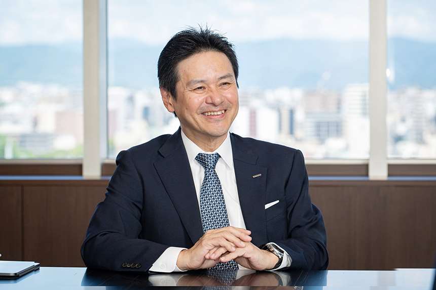 日本自動化裝置與電子設備製造商歐姆龍(OMRON)社長辻永順太13日宣布，將收購美國工業電腦製造商OnLogic的母公司。(翻攝歐姆龍官網)