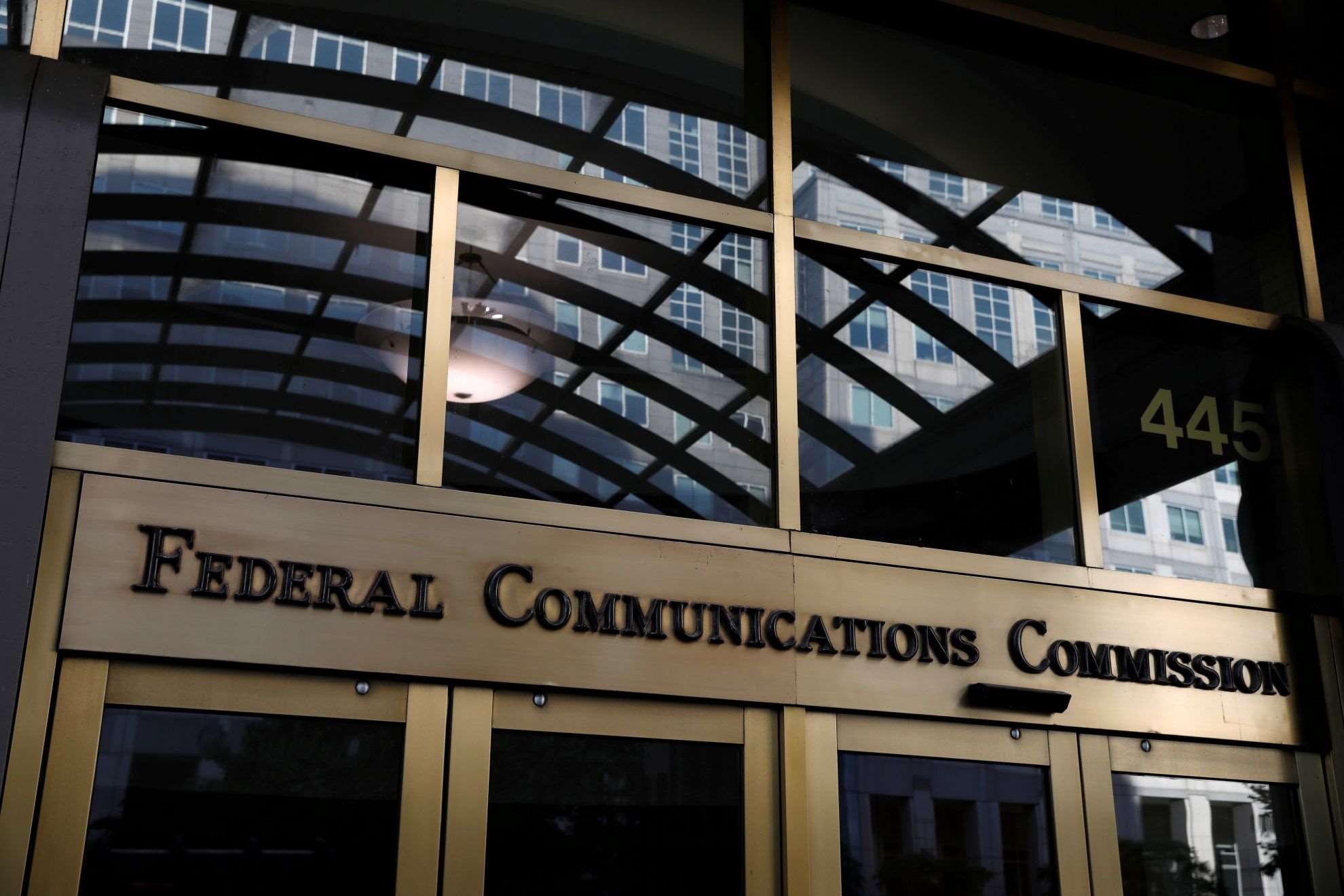 美國聯邦傳播委員會(FCC)7日表示，將於29日表決，以禁止所有中國實驗室為在美國使用的電子設備進行檢測。