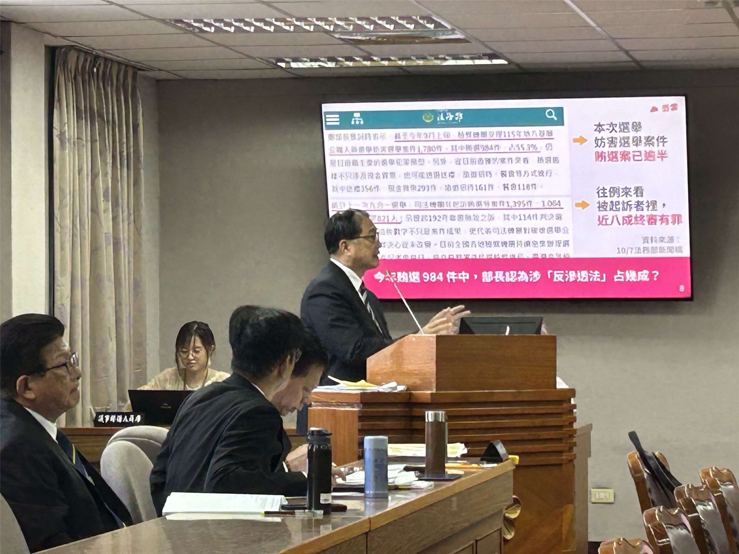 立法院司法及法制委員會21日邀請法務部長鄭銘謙就「賄選查賄量化認定標準與對價關係」進行專題報告，並備質詢。（趙婉淳 攝）