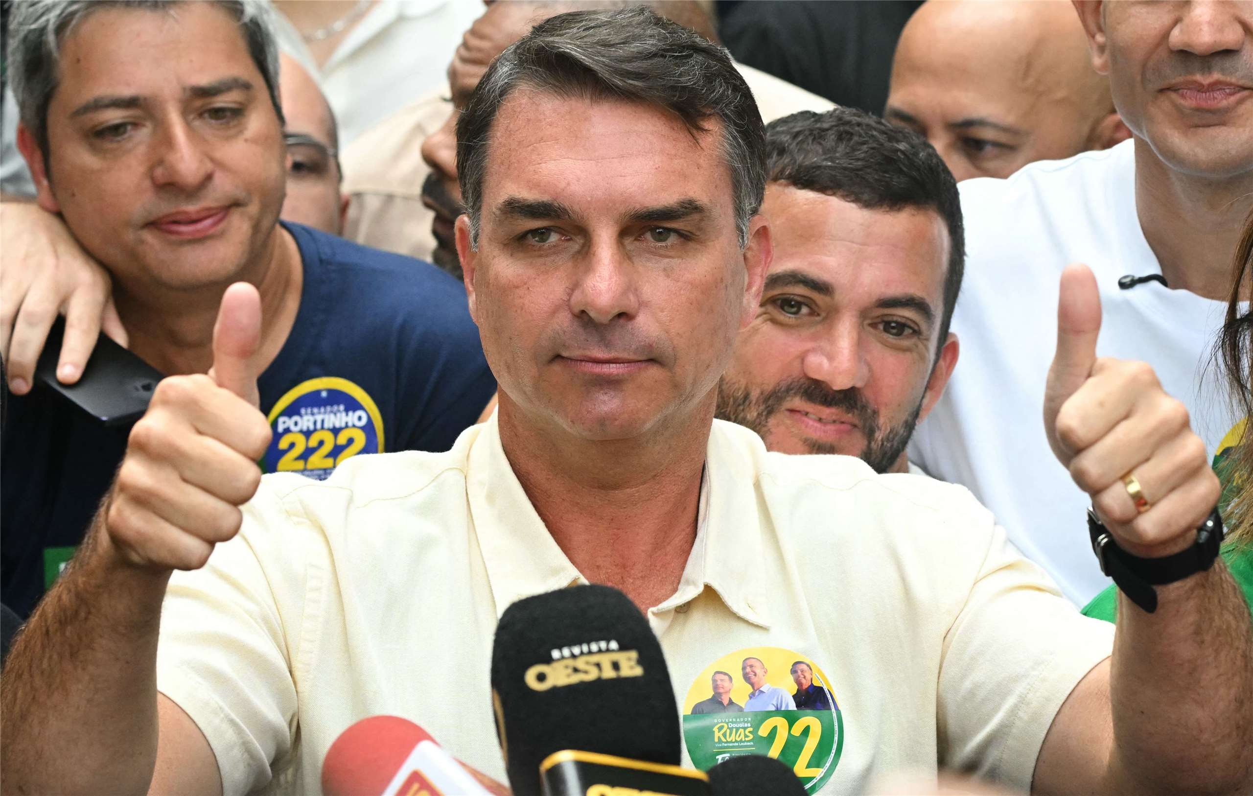 巴西總統大選最新民調顯示，右派候選人佛拉維歐．波索納洛(Flavio Bolsonaro)(圖)支持率領先尋求連任的魯拉(Luiz Inacio Lula da Silva)。