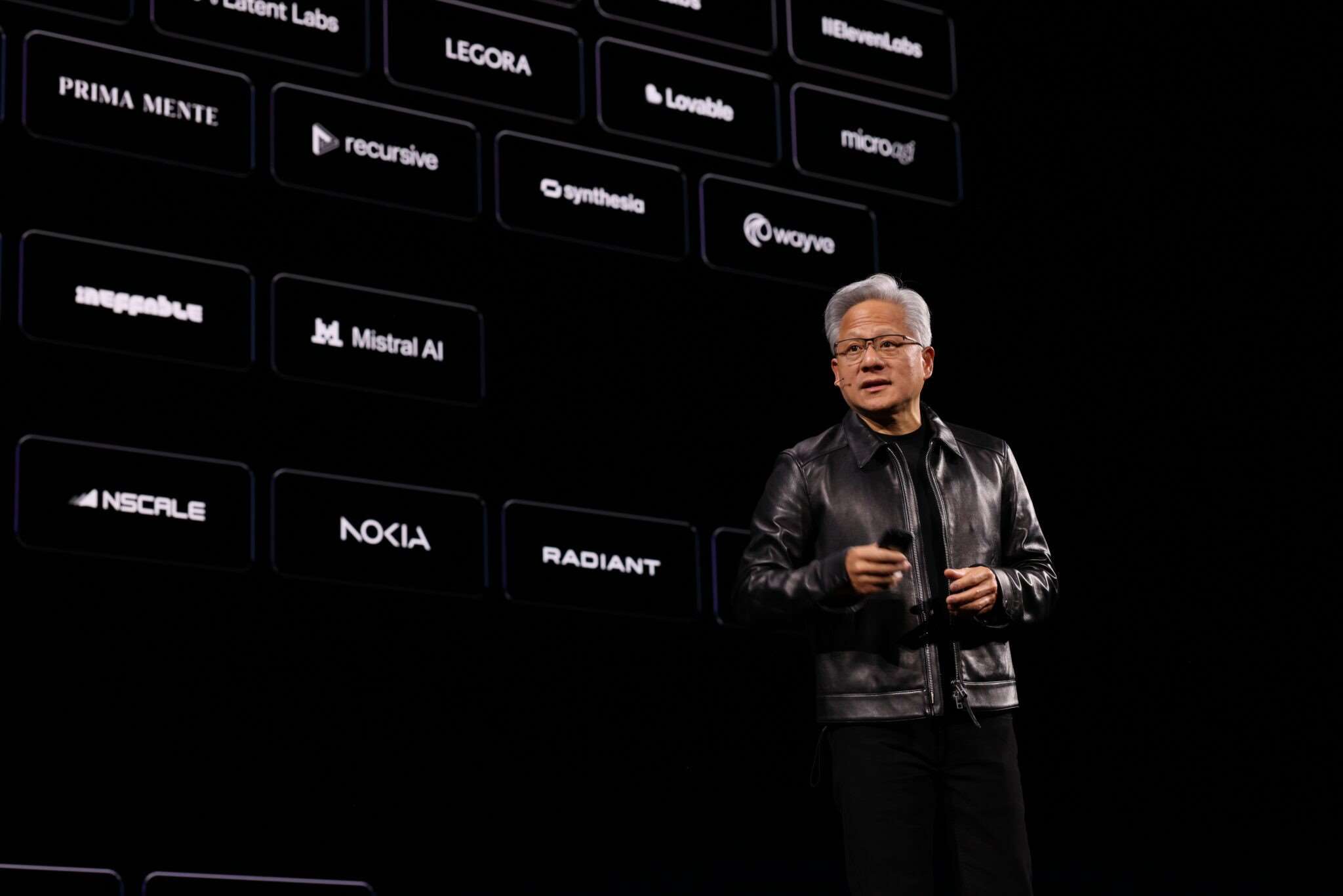 美國人工智慧(AI)晶片業巨擘輝達(Nvidia)執行長黃仁勳今天(22日)表示，有關AI可能毀滅人類的相關警告，是搏取新聞版面的「廉價」嘗試。資料照。(圖取自輝達官網)