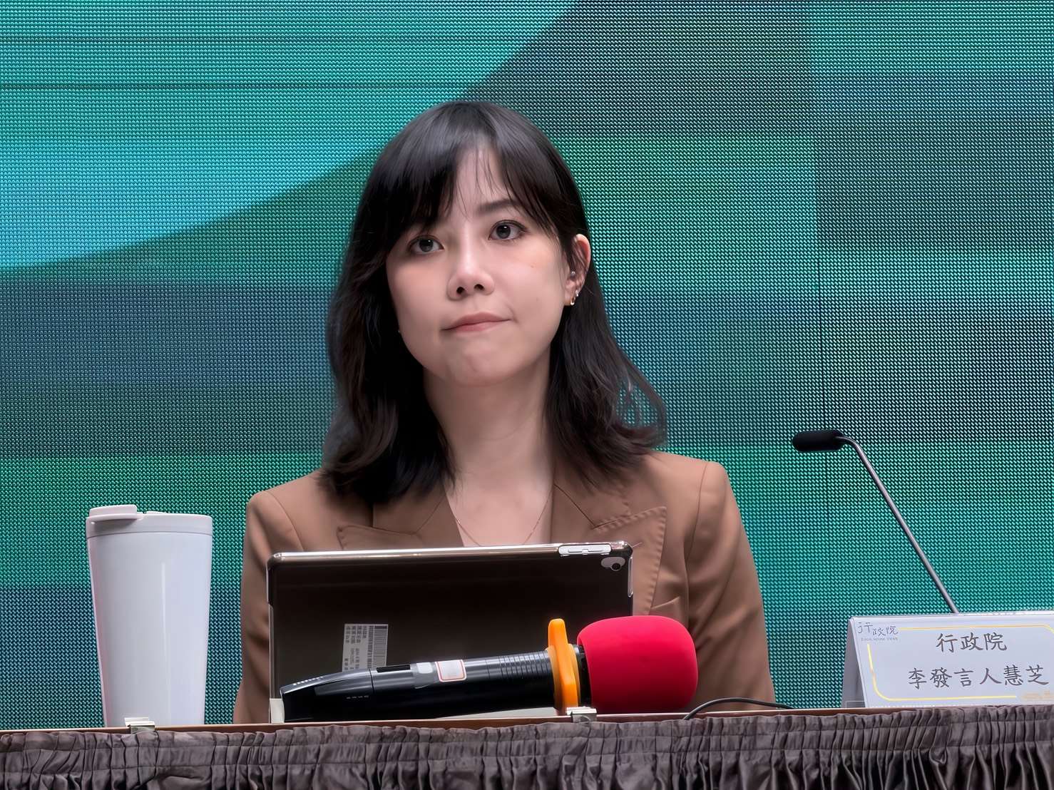 近期發生數起跨境鎮壓事件，行政院發言人李慧芝轉述院長卓榮泰22日在院會中要求防範治安事件裁示。(鄭佑漢 攝)