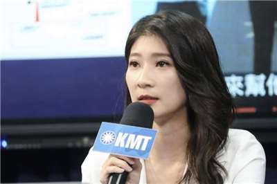 國民黨台北市議員參選人李明璇表示，民進黨政策轉彎只需要一秒鐘，台灣人民卻為此付出10年代價。(資料照/FB@李明璇)