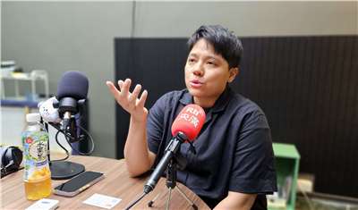 從木製手機殼創業失敗、數據分析師、協助印花樂募資，到創辦「敏迪選讀」，敏迪總在一次次轉彎中找到新的可能。(劉品希 攝)