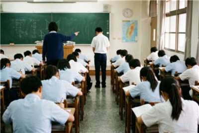 教育部7日公告校事會議修法，學校認定明顯屬於「合理管教」案件即可結案。全中教8日對此呼籲應再健全分流標準，避免學校被安上「吃案」罪名。(示意圖/AI生成)