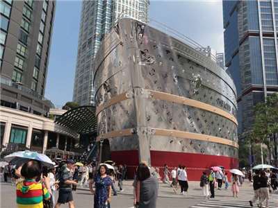 中國消費市場需求放緩，法國精品集團LVMH第3季營收年減5%。（示意圖)