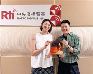 邱淑蟬（左）與內克（右）之合照