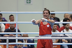 2026愛知名古屋亞運女子拳擊65公斤級金牌戰2日登場，台灣好手陳念琴以2比3與金牌擦身過、獲得銀牌。賽後她仍面帶笑意、俏皮吐舌向場邊致意。