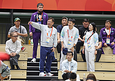運動部長李洋（中排右2）預計4日返台，結束他上任
後第1個亞運。（中華代表團提供）