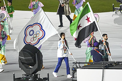 2026名古屋亞運落幕，4日晚間舉行閉幕式，台灣代表團由跆拳道新星王婕菱（中）擔任掌旗官，為本屆賽會畫下句點。
