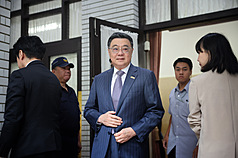 行政院長卓榮泰（中）6日赴立法院出席施政總質詢。