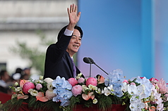 115年國慶大會10日在總統府前廣場舉行，總統清德（圖）發表國慶演說，議題觸及少子女化、能源、
毒品、區域和平、美中關係、5大信賴產業等。