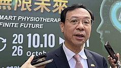 衛福部長石崇良10日強調，松機是離島與東部醫療後送的主要機場，松山機場遷移議題須廣泛詳細討論，醫療量能絕對要納入考量。