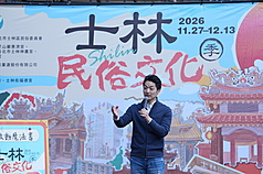 台北市長蔣萬安12日下午出席士林民俗文化季記者會時，媒體提問是否願意簽署5媒體聯合電視辯論會意向書，蔣萬安表示，依照慣例就是舉辦1場。