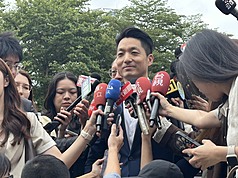 台北市長蔣萬安15日列席行政院會前受訪表示，將在會中說明與討論松機遷移議題，且就整體評估交換意見，盼與中央共同努力推動松機遷移目標。