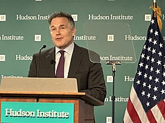 共和黨籍聯邦參議員麥考米克在智庫哈德遜研究所發表演說，提出4項美國在美中競爭勝出的措施。
